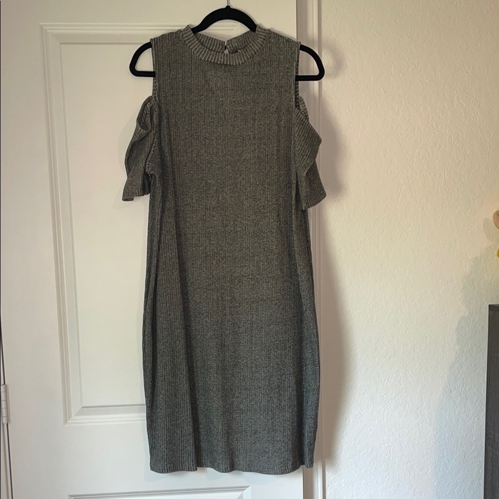 Plus Size Body Cold Shoulder Con Dress.